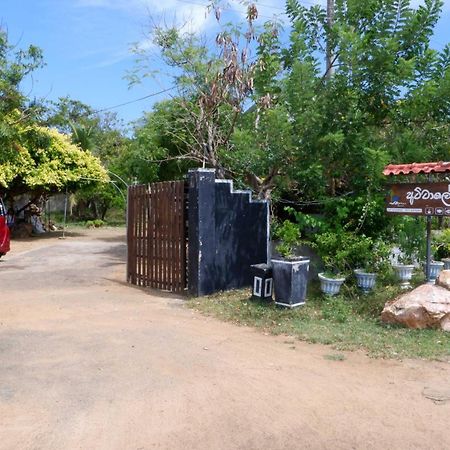 Attale Resort Tissamaharama Extérieur photo